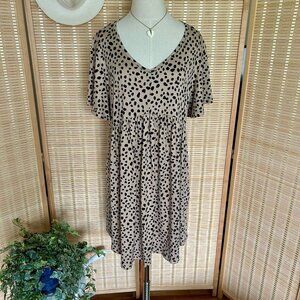 Haptics By Holly Harper Beige & Black Polka Dot V-Neck Flowy Short Sleeve Dress